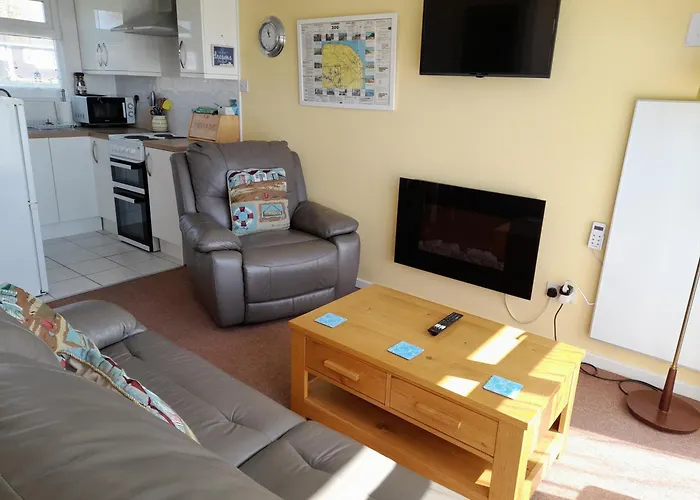 \'Sunnyside\' Chalet, Walk To The Beach & Close To Norfolk Broads - Pet Friendly!