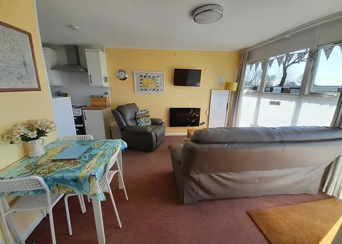 \'Sunnyside\' Chalet, Walk To The Beach & Close To Norfolk Broads - Pet Friendly!